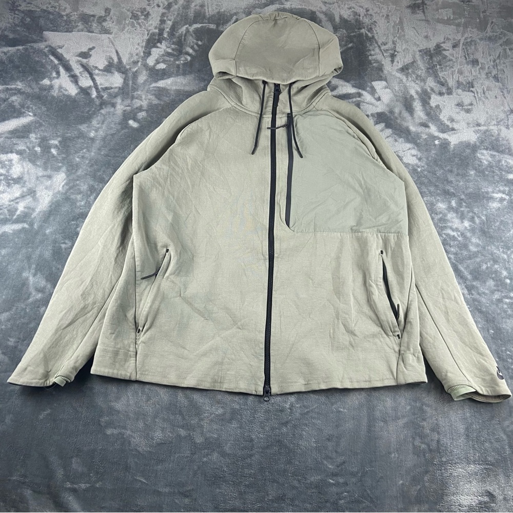 Nike Men's Light Gray Hooded Jacket